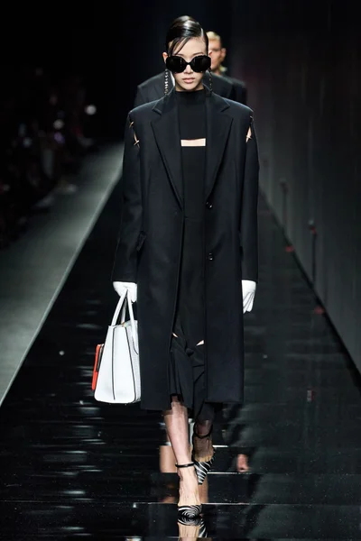 Look 63